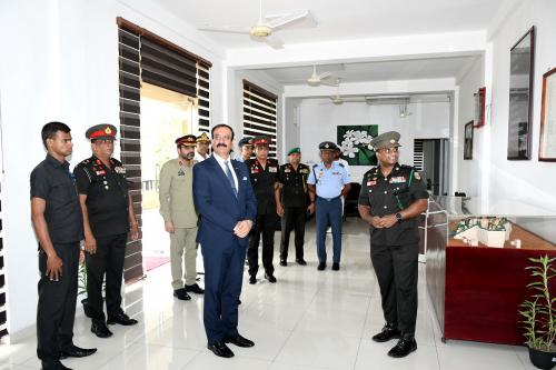 8_COMMISSIONER OF PAKISTAN TO THE DEFENCE SERVICES COMMAND AND STAFF COLLEGE